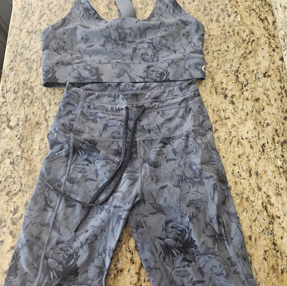 ZYIA Floral Gray Women's sports Bra And Shorts. Excellent Used Condition. Size S